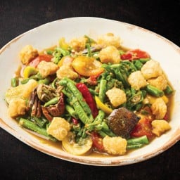 Spicy thai long bean salad with fermented fish sauce