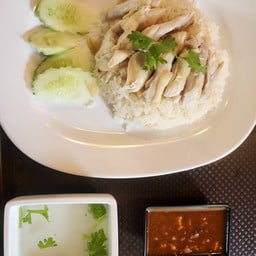 เฮียพงษ์ ข้าวมันไก่น้ำซุปต้มยำรสเด็ด