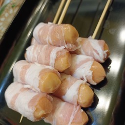 ไส้กรอกพันหมูสามชั้น