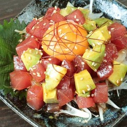 Maguro Avocado Yukke ปลามะกูโระกับอโวคาโดคลุกซอส