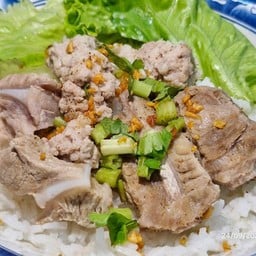 ข้าวต้มแห้งหมู