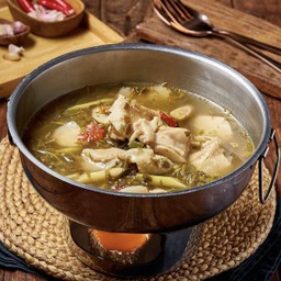 ต้มยำไก่ใบมะขามอ่อน Tamarind Leaves Tom Yum Chicken