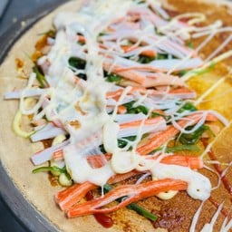 เครปพริกเผา ไส้กรอก ปูอัด ชีส ยำสาหร่าย