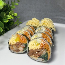 คิมบับ หมูผัดซอสโคชูจัง Spicy pork gochujang kimbab