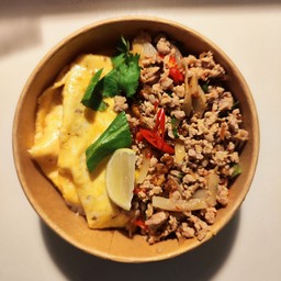 ข้าวไข่ข้นหมูสับต้มยำ