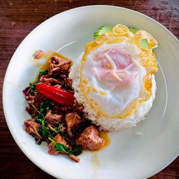 ข้าวกะเพราหมูตุ๋น