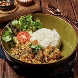 🐟 ปลากะพงคั่วพริกเกลือราดข้าว Deep Fried Sea Brass with Chili Garlic and Salt