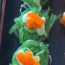 ซูชิสาหร่ายเขียวไข่กุ้ง