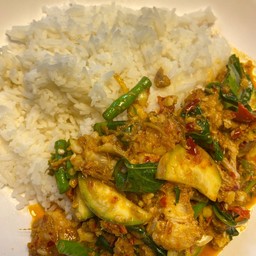 ข้าวราดพริกแกงหมูกรอบ