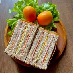 แซนวิช ไส้กรอก+ ชีส (ไม่ใส่ผัก)