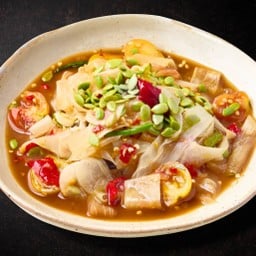 Luang pra baang style papaya salad