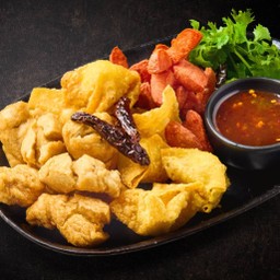 รวมมิตรทอดพาเพลิน (ไส้กรอกแดง,เกี๊ยวไข่นกกระทา,ลูกชิ้นปลาระเบิด)