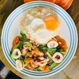 ข้าวราดผัดคะน้า