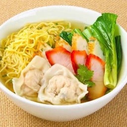 ชายสี่บะหมี่เกี๊ยวตรงข้ามรพ.นางรอง สาขานางรอง