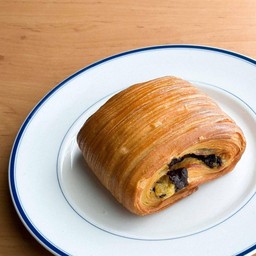 Pain suisse (chocolate + orange slice)