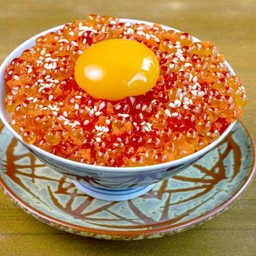 Ran Ran_don ข้าวหน้าไข่ปลาแซลมอนและไข่แดง