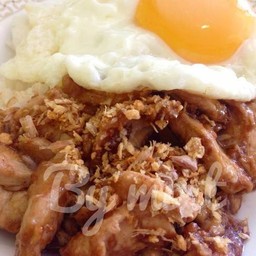 ไก่กระเทียมไข่ดาว