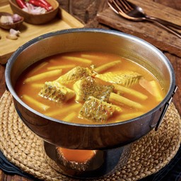 แกงเหลืองไหลบัวปลากะพงทอด Thai Southern Yellow Curry with Lotus root and Seabass