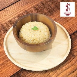 ข้าวมันหอมๆ กลิ่นจากวัตถุดิบธรรมชาติ หุงด้วยน้ำซุบไก่