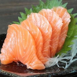 Salmon  Sashimi ปลาแซลมอน