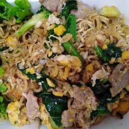 มาม่าผัดไข่