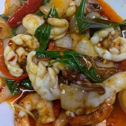 ผัดพริกเผาทะเลราดข้าว