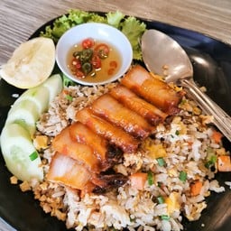 ข้าวผัดหมูแดง