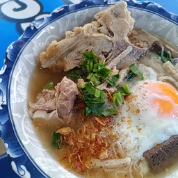 ก๋วยจั๊บญวน กระดูกหมู