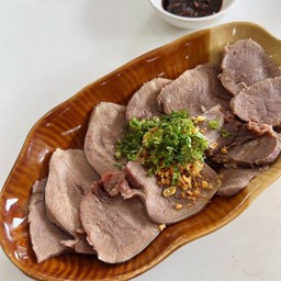 ลิ้นวัวลวกจิ้ม