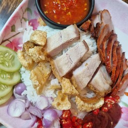 ข้าวขยำหมูกรอบ