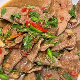 ข้าว ผัดกระเพรา ตับหมู