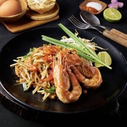 ผัดไทยทรงเครื่องกุ้งสด(เส้นจันท์) Classic Pad Thai with Shrimp (rice noodles)