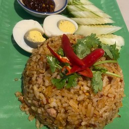ข้าวผัดหมูสับพริกเผาไข่ต้ม