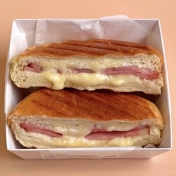 พานีนี่ แฮมชีส - แซนวิชหนีบ