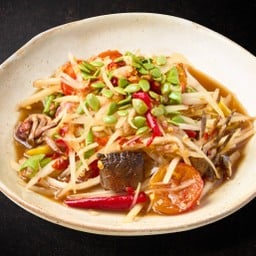 Papaya salad with crab and fermented fish