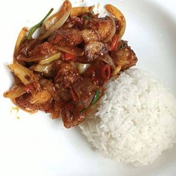 ข้าวผัดพริกเผาหมูกรอบ