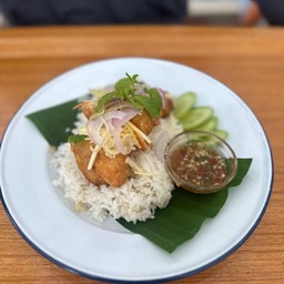 ข้าวปลากระพงทอดลุยสวน
