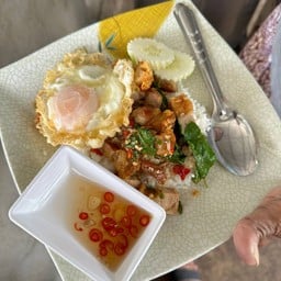 ข้าวกะเพราหมูกรอบ