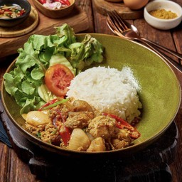 ไก่ผัดผงกะหรี่ Stir Fried Thai Curry with Chickrn