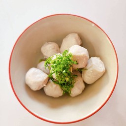 ลูกชิ้นหมูลวกจิ้ม