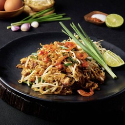 ผัดไทยทรงเครื่อง(เส้นจันท์) Classic Pad Thai (rice noodles)