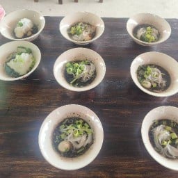 ป.ประทีปก๋วยเตี๋ยวเรือ ลำลูกกา คลอง 7 (หน้าร้านหมากัดยาง)