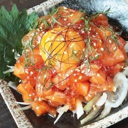 Salmon and lkura Yukke ปลาแซลมอนกับไข่ปลาแซลมอนคลุกซอส