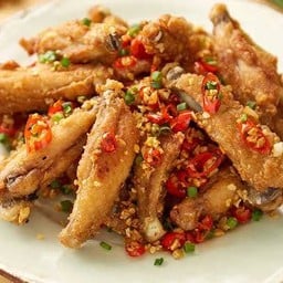 ปีกไก่คั่วพริกแห้ง