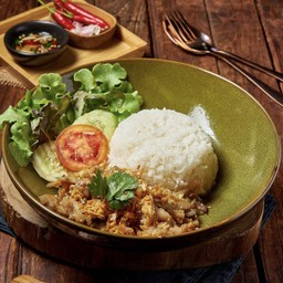 หมูกระเทียมราดข้าว Stir Fried Garlic with Pork