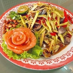 ตำหอยแครงแซลมอน