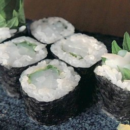 Ikashiso  Maki ข้าวห่อสาหร่ายใส้ปลาหมึกกับใบบ๊วย