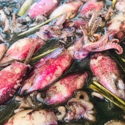 ปลาหมึกน้ำดำ (ไม่ราดข้าวนะคะ 🙏🏻😊)