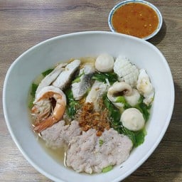 ก๋วยเตี๋ยวรวมมิตรทุกอย่าง