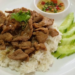 ข้าวหมูหมักกระเทียมพริกไทย
